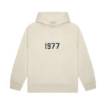 Der charakteristische 1977 Essentials Hoodie Strick