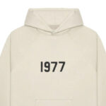 Der charakteristische 1977 Essentials Hoodie Strick
